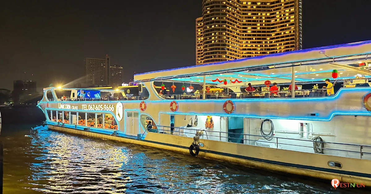 Unicorn Cruise เป็นเรือสำราญที่มีชั้นดาดฟ้าด้วย